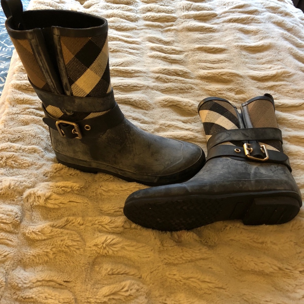 Burberry Plaid Rainboots size 7
